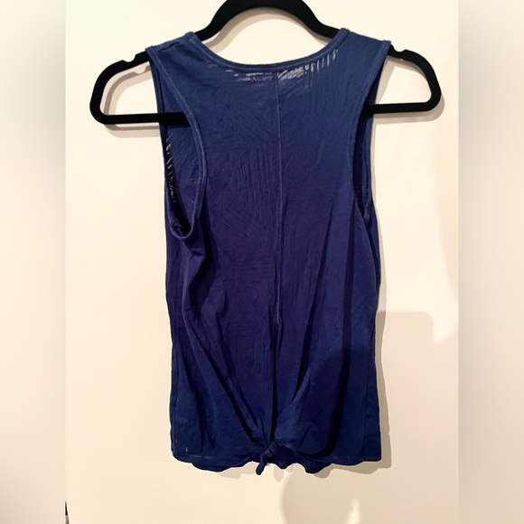 Women’s DSG Navy Workout Sleeveless Tank with knotted back size small - Picture 3 of 3